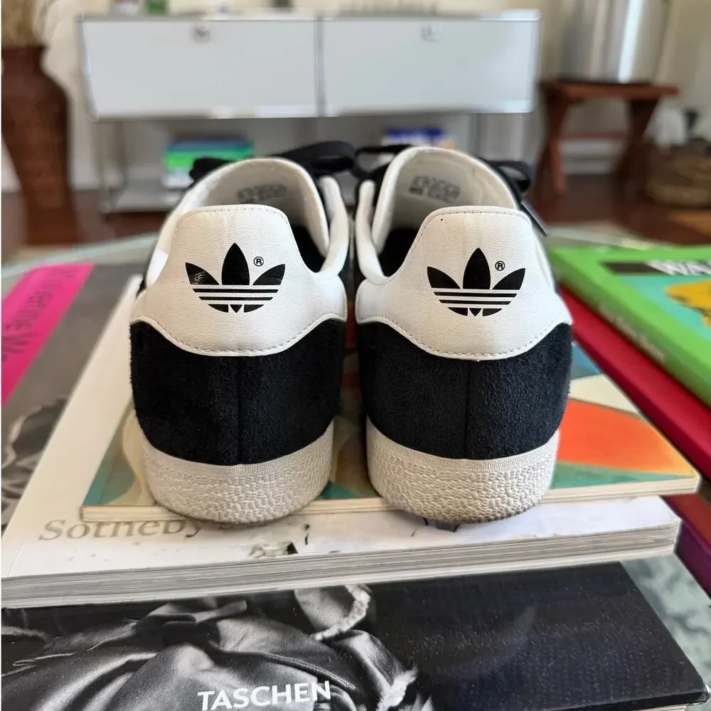 Adidas Originals Men's Gazelle Sneakers Black White BB5476 - Picture 2 of 5